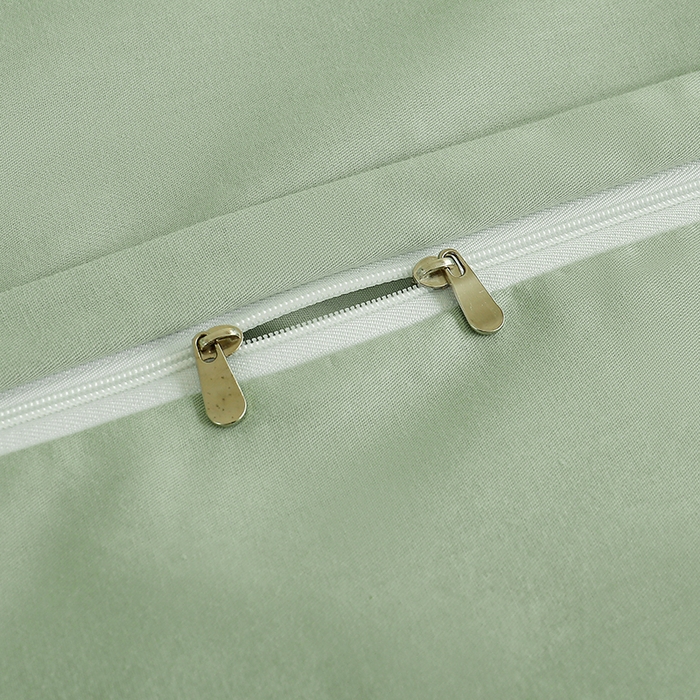 91家纺网 家纺一手货源 找家纺 宇彬家纺 2025直播热新款13374全棉母婴级压线一字绣宽边被套纯色刺绣四件套贡缎新疆长绒字母轻奢 暖系列-炫彩绿