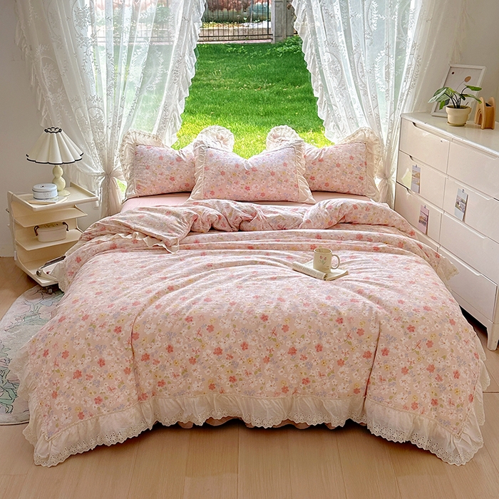 91家纺网 家纺一手货源 找家纺 仟网汇 2025新款皱皱纱花边床裙四件套多功能夏被夏凉被空调被四件套四季通用 蔷薇恋人
