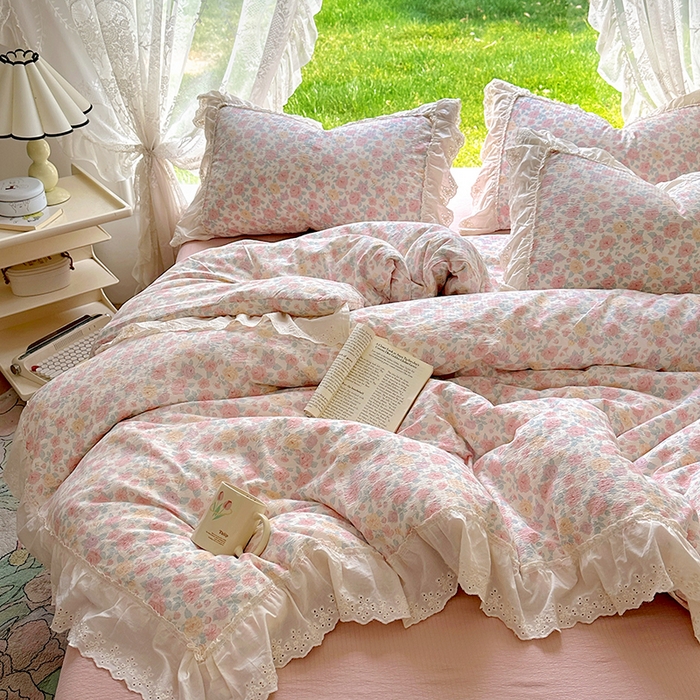 91家纺网 家纺一手货源 找家纺 仟网汇 2025新款皱皱纱花边床裙四件套多功能夏被夏凉被空调被四件套四季通用 春意浓