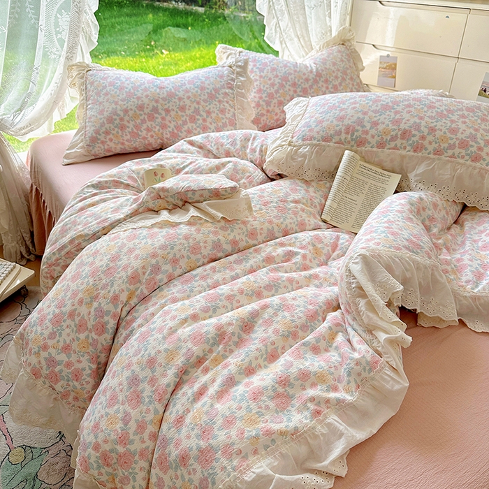 91家纺网 家纺一手货源 找家纺 仟网汇 2025新款皱皱纱花边床裙四件套多功能夏被夏凉被空调被四件套四季通用 春意浓