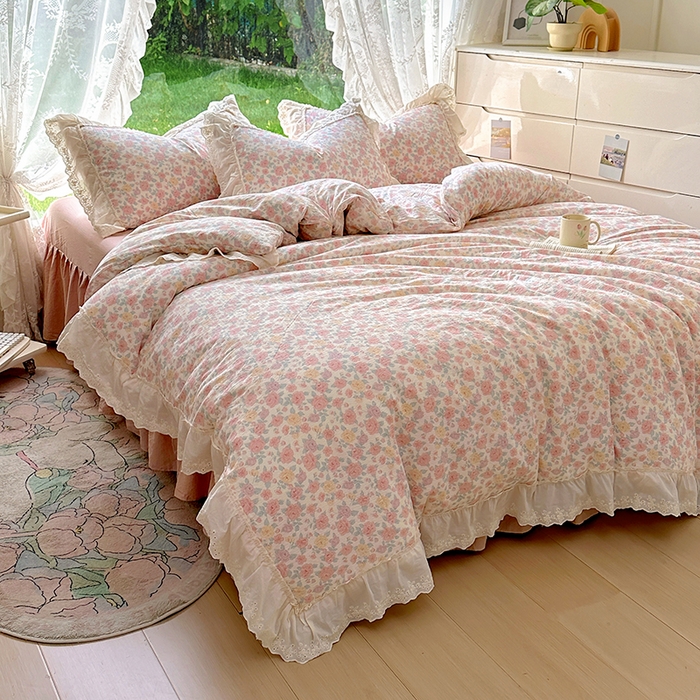 91家纺网 家纺一手货源 找家纺 仟网汇 2025新款皱皱纱花边床裙四件套多功能夏被夏凉被空调被四件套四季通用 春意浓