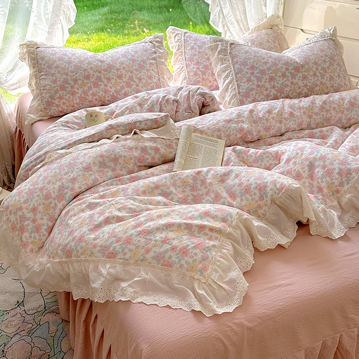 91家纺网 家纺一手货源 找家纺 仟网汇 2025新款皱皱纱花边床裙四件套多功能夏被夏凉被空调被四件套四季通用 春意浓