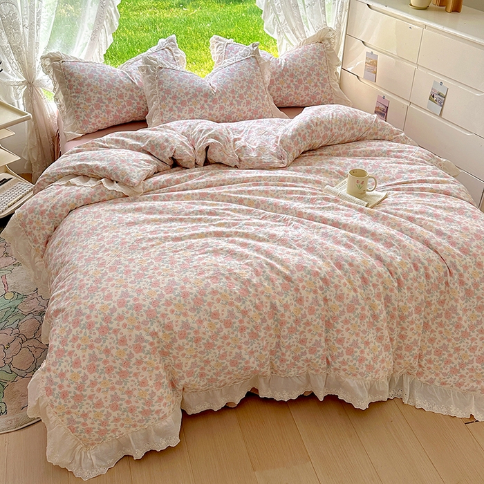 91家纺网 家纺一手货源 找家纺 仟网汇 2025新款皱皱纱花边床裙四件套多功能夏被夏凉被空调被四件套四季通用 春意浓