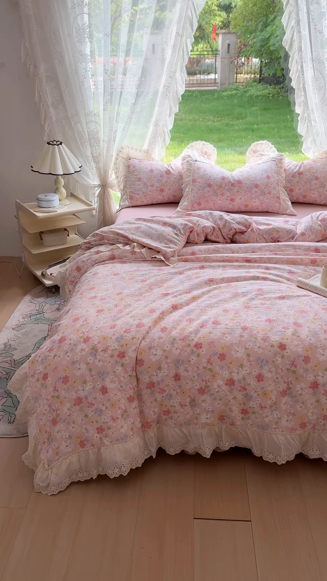 91家纺网 家纺一手货源 找家纺 仟网汇 2025新款皱皱纱花边床裙四件套多功能夏被夏凉被空调被四件套四季通用 蔷薇恋人