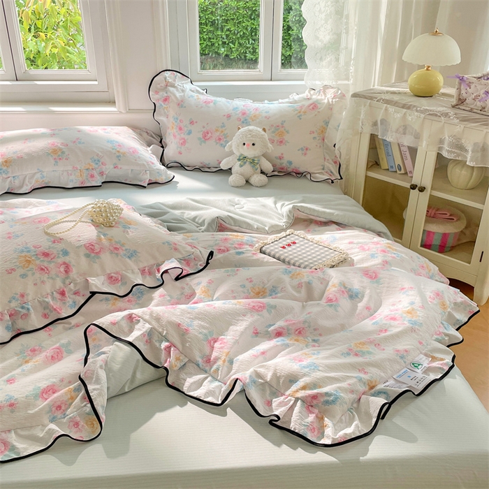 91家纺网 家纺一手货源 找家纺 梦舒羽 2025新款皱皱双层纱花边夏被夏凉被三件套薄被芯宿舍空调被 四件套 朝花夕拾