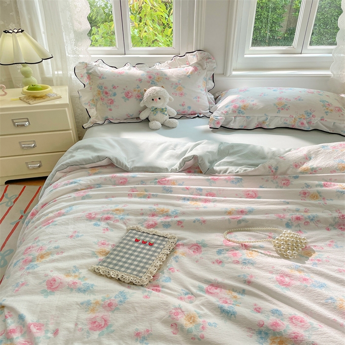 91家纺网 家纺一手货源 找家纺 梦舒羽 2025新款皱皱双层纱花边夏被夏凉被三件套薄被芯宿舍空调被 四件套 朝花夕拾