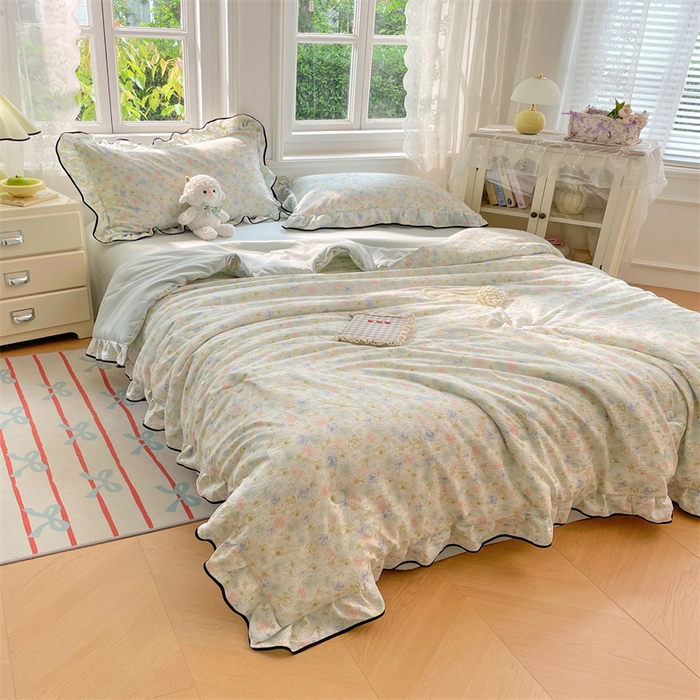 91家纺网 家纺一手货源 找家纺 梦舒羽 2025新款皱皱双层纱花边夏被夏凉被三件套薄被芯宿舍空调被 四件套 春日初见