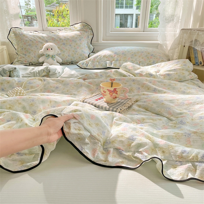 91家纺网 家纺一手货源 找家纺 梦舒羽 2025新款皱皱双层纱花边夏被夏凉被三件套薄被芯宿舍空调被 四件套 春日初见