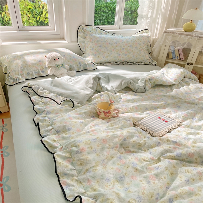 91家纺网 家纺一手货源 找家纺 梦舒羽 2025新款皱皱双层纱花边夏被夏凉被三件套薄被芯宿舍空调被 四件套 春日初见