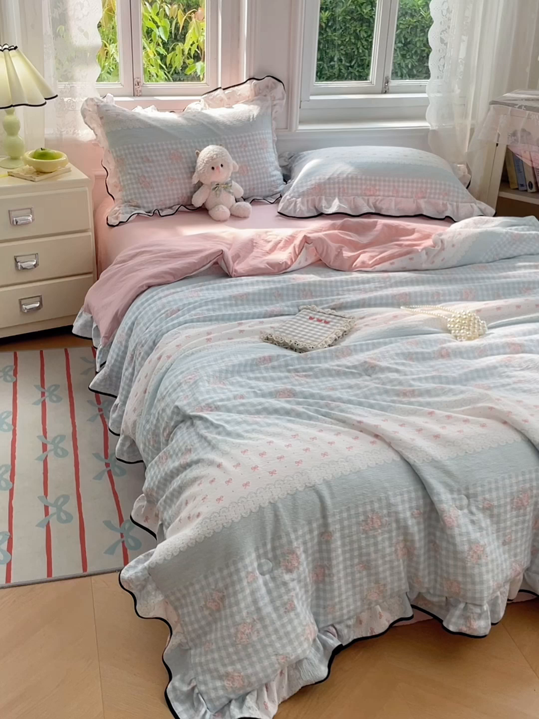 91家纺网 家纺一手货源 找家纺 梦舒羽 2025新款皱皱双层纱花边夏被夏凉被三件套薄被芯宿舍空调被 四件套 浮生若梦