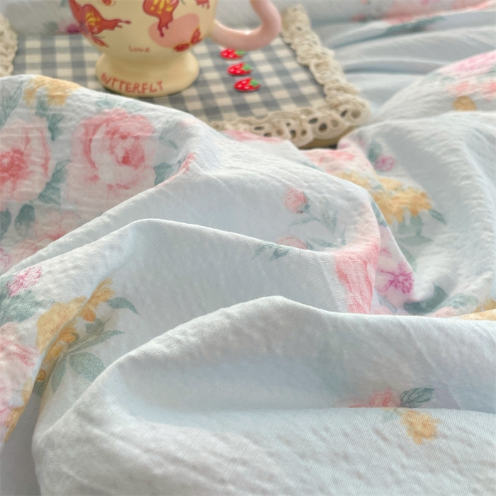 91家纺网 家纺一手货源 找家纺 梦舒羽 2025新款皱皱双层纱花边夏被夏凉被三件套薄被芯宿舍空调被 四件套 繁花入梦