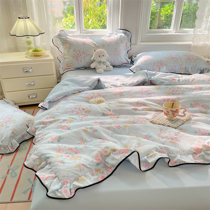 91家纺网 家纺一手货源 找家纺 梦舒羽 2025新款皱皱双层纱花边夏被夏凉被三件套薄被芯宿舍空调被 四件套 繁花入梦