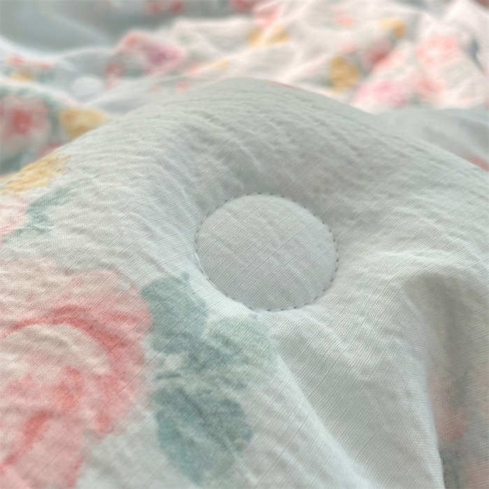 91家纺网 家纺一手货源 找家纺 梦舒羽 2025新款皱皱双层纱花边夏被夏凉被三件套薄被芯宿舍空调被 四件套 繁花入梦