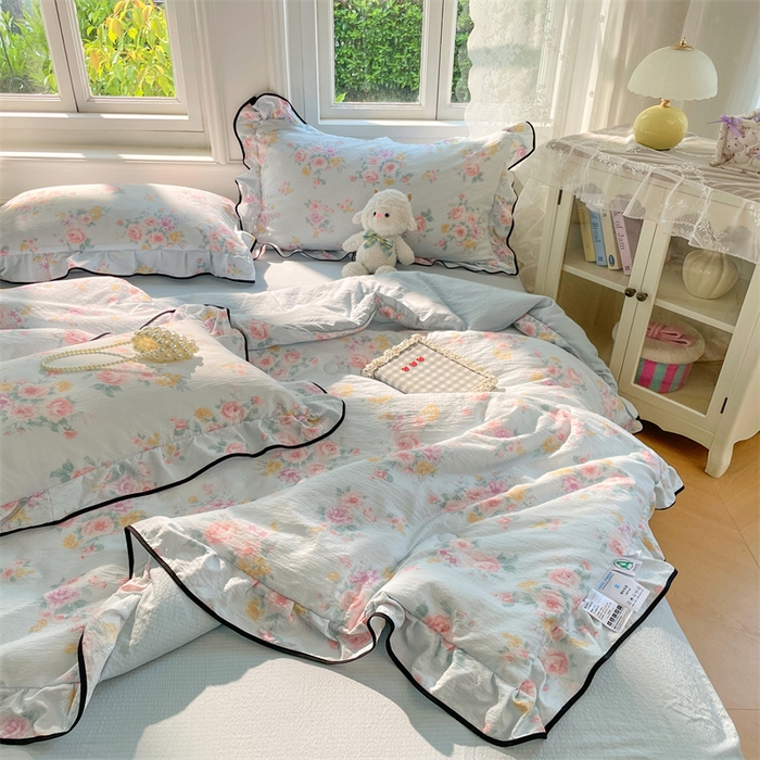 91家纺网 家纺一手货源 找家纺 梦舒羽 2025新款皱皱双层纱花边夏被夏凉被三件套薄被芯宿舍空调被 四件套 繁花入梦