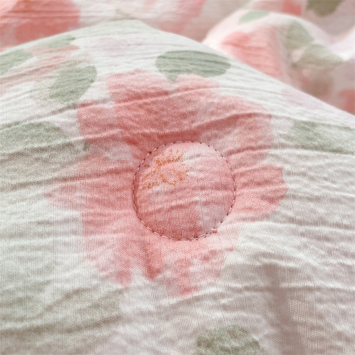 91家纺网 家纺一手货源 找家纺 梦舒羽 2025新款皱皱双层纱花边夏被夏凉被三件套薄被芯宿舍空调被 四件套 倾城之恋