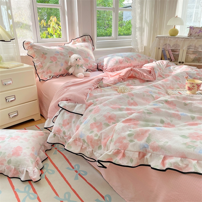 91家纺网 家纺一手货源 找家纺 梦舒羽 2025新款皱皱双层纱花边夏被夏凉被三件套薄被芯宿舍空调被 四件套 倾城之恋