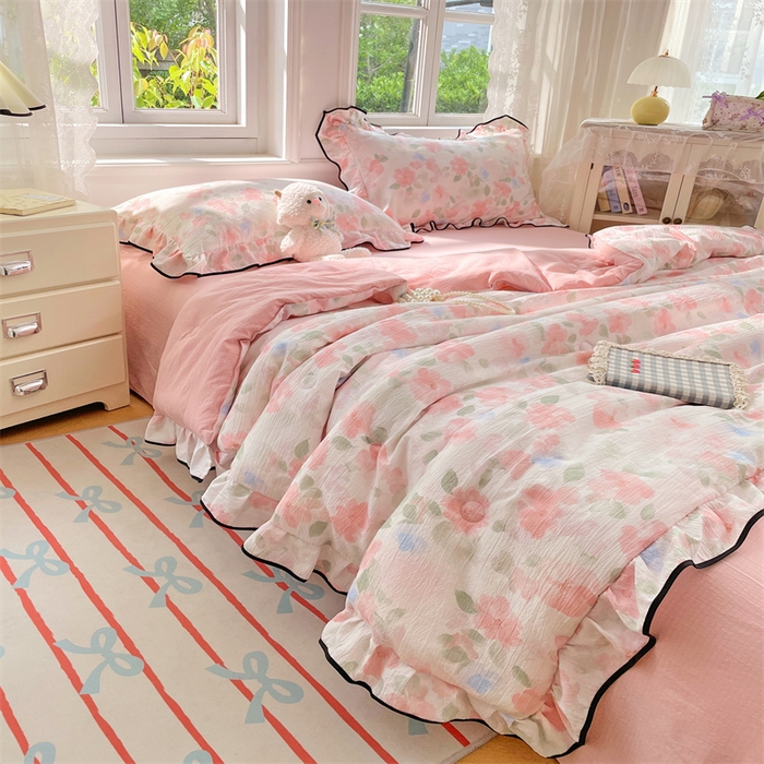 91家纺网 家纺一手货源 找家纺 梦舒羽 2025新款皱皱双层纱花边夏被夏凉被三件套薄被芯宿舍空调被 四件套 倾城之恋