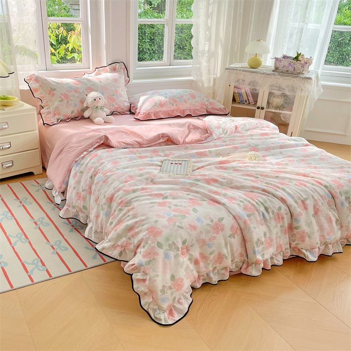 91家纺网 家纺一手货源 找家纺 梦舒羽 2025新款皱皱双层纱花边夏被夏凉被三件套薄被芯宿舍空调被 四件套 倾城之恋