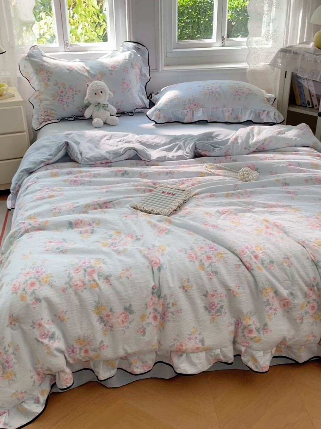 91家纺网 家纺一手货源 找家纺 梦舒羽 2025新款皱皱双层纱花边夏被夏凉被三件套薄被芯宿舍空调被 四件套 繁花入梦