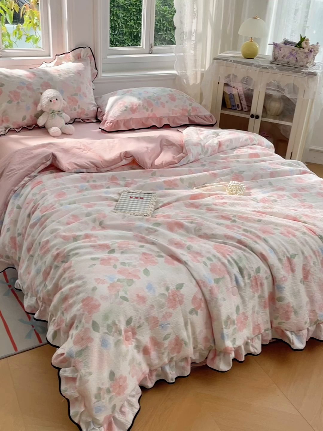 91家纺网 家纺一手货源 找家纺 梦舒羽 2025新款皱皱双层纱花边夏被夏凉被三件套薄被芯宿舍空调被 四件套 倾城之恋