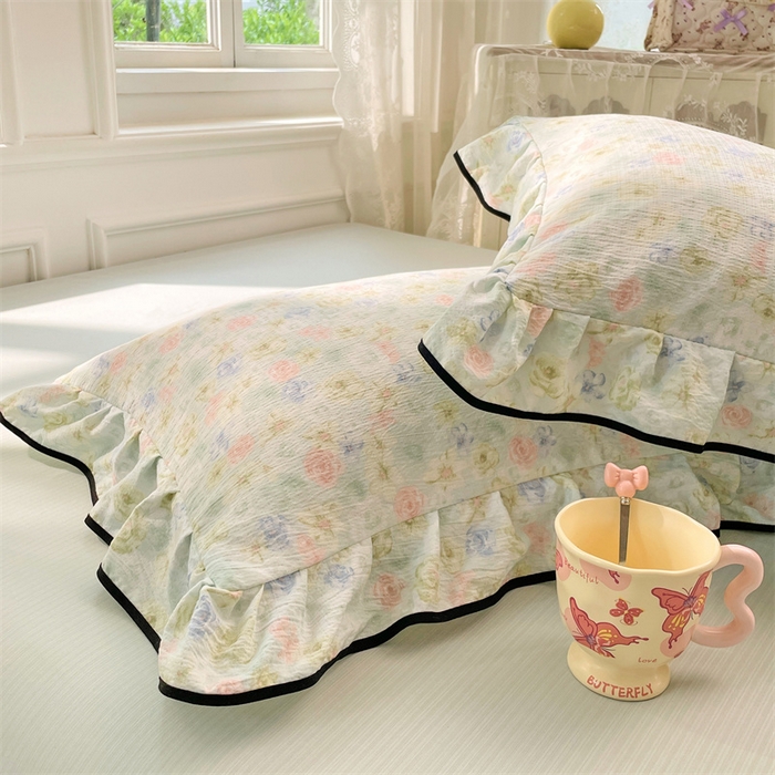 91家纺网 家纺一手货源 找家纺 梦舒羽 2025新款皱皱双层纱花边枕套宿舍情侣枕芯套单人枕头套 春日初见