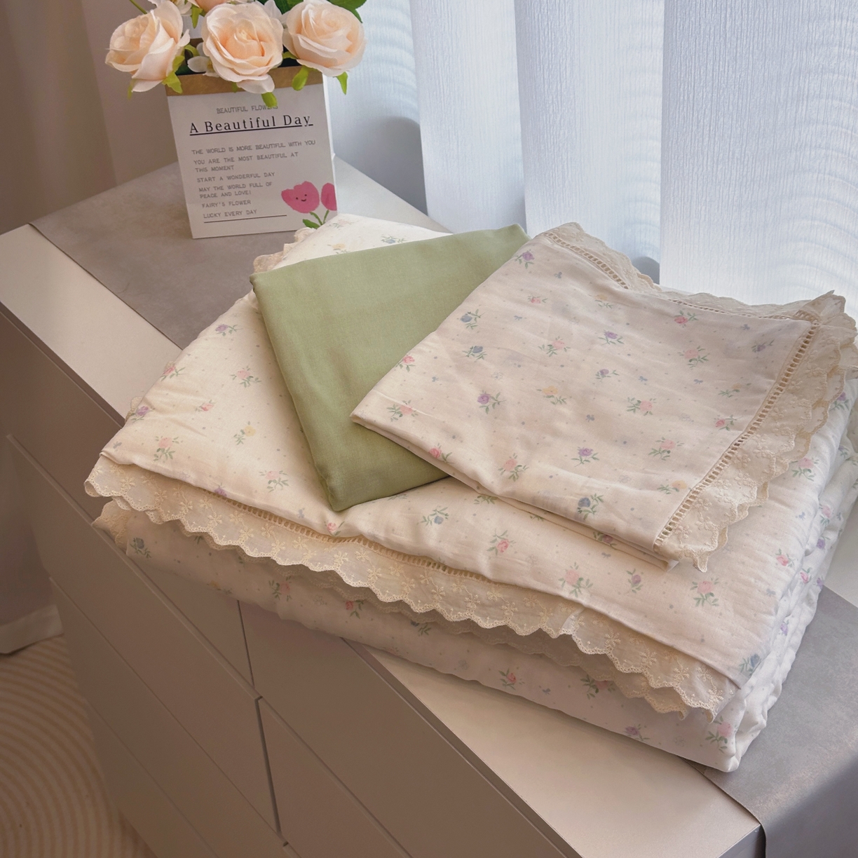 91家纺网 家纺一手货源 找家纺 黛馨 2025春夏新款全棉纯棉A类双层纱工艺款夏被夏凉被空调被四件套蕾丝款 薄荷初夏