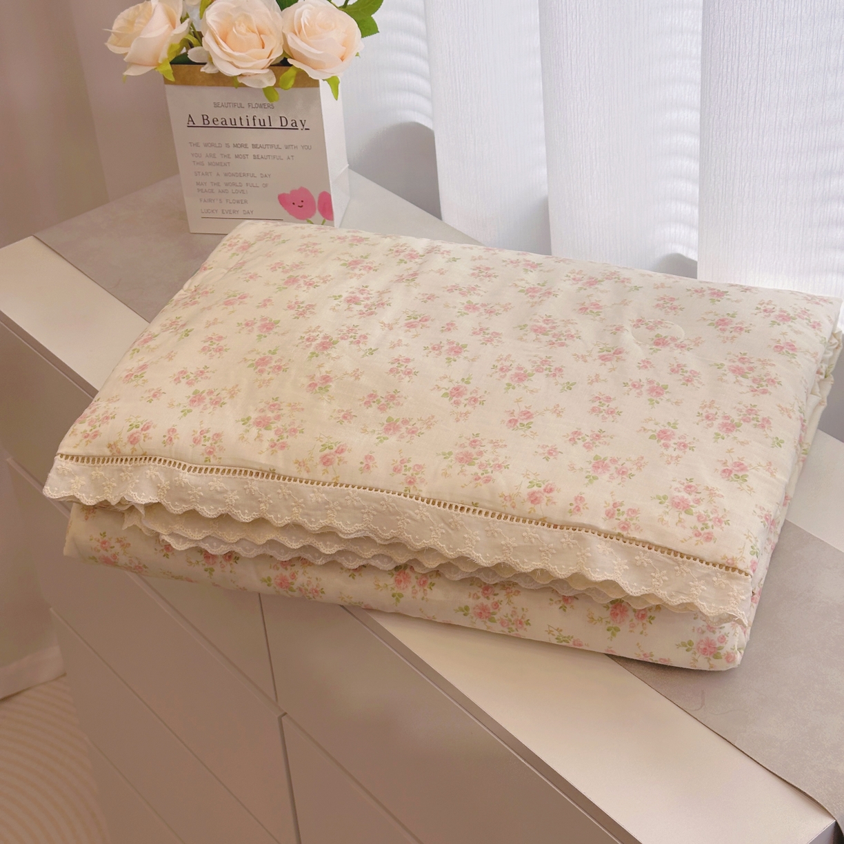 91家纺网 家纺一手货源 找家纺 黛馨 2025春夏新款全棉纯棉A类双层纱工艺款夏被夏凉被空调被四件套蕾丝款 秀妍