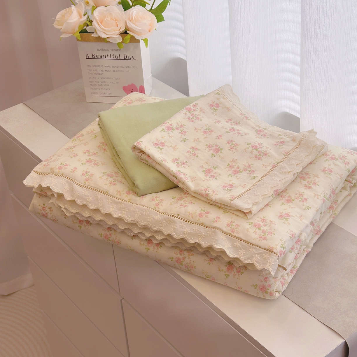 91家纺网 家纺一手货源 找家纺 黛馨 2025春夏新款全棉纯棉A类双层纱工艺款夏被夏凉被空调被四件套蕾丝款 秀妍