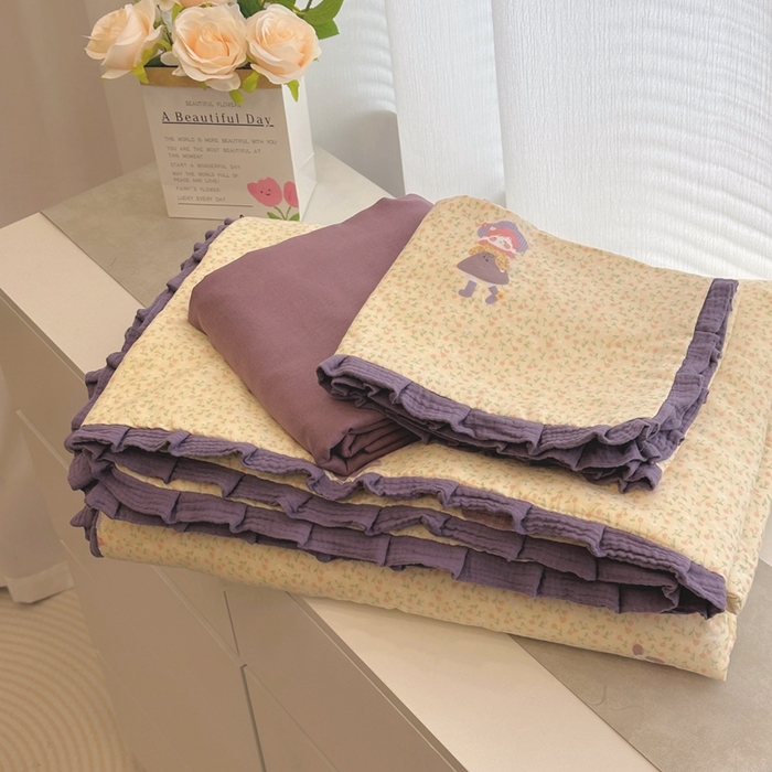 91家纺网 家纺一手货源 找家纺 黛馨 2025春夏新款全棉纯棉A类双层纱工艺款夏被夏凉被空调被四件套皱皱边款 春日女孩