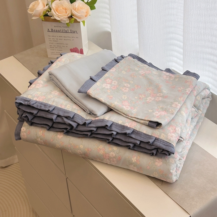 91家纺网 家纺一手货源 找家纺 黛馨 2025春夏新款全棉纯棉A类双层纱工艺款夏被夏凉被空调被四件套皱皱边款 蓝风铃