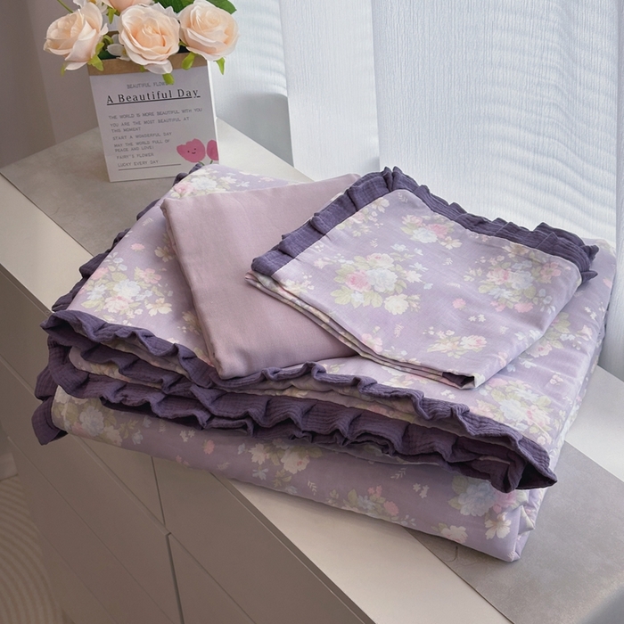 91家纺网 家纺一手货源 找家纺 黛馨 2025春夏新款全棉纯棉A类双层纱工艺款夏被夏凉被空调被四件套皱皱边款 梦花谷