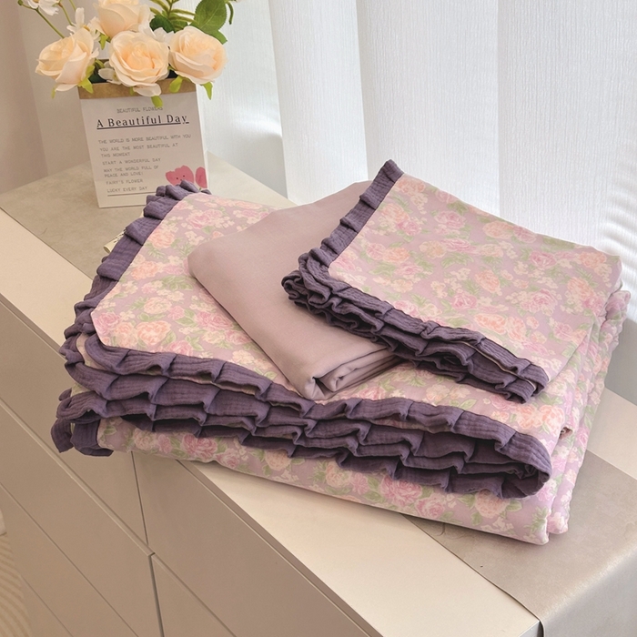 91家纺网 家纺一手货源 找家纺 黛馨 2025春夏新款全棉纯棉A类双层纱工艺款夏被夏凉被空调被四件套皱皱边款 晚香玉