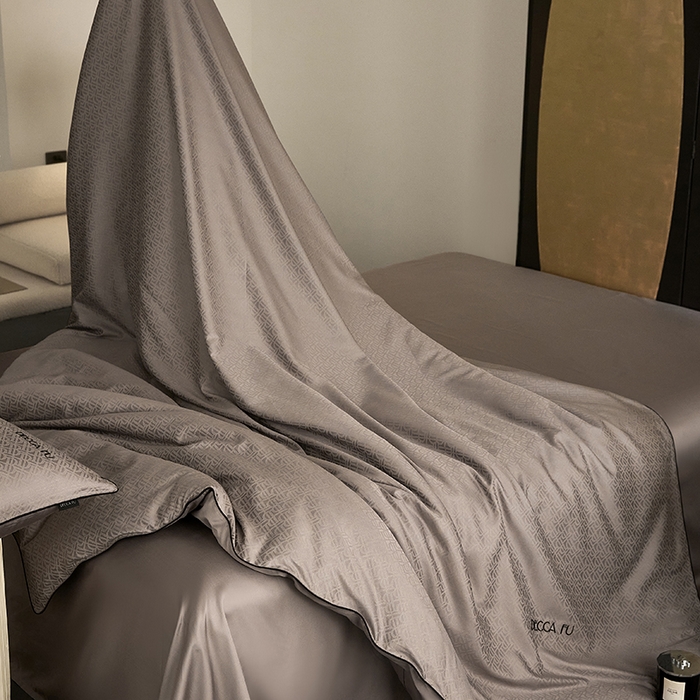 91家纺网 家纺一手货源 找家纺 群鹿蚕丝羽绒馆 2025新款天丝棉提花银线刺绣嵌条麻绳工艺-铂金简奢款四件套 伯格-巧克力