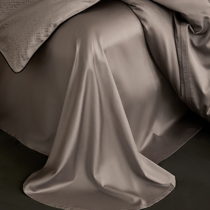 91家纺网 家纺一手货源 找家纺 群鹿蚕丝羽绒馆 2025新款天丝棉提花银线刺绣嵌条麻绳工艺-铂金简奢款四件套 伯格-巧克力