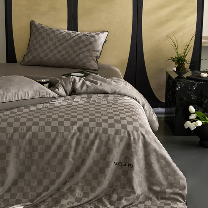 91家纺网 家纺一手货源 找家纺 群鹿蚕丝羽绒馆 2025新款天丝棉提花银线刺绣嵌条麻绳工艺-铂金简奢款四件套 铂金简奢-禾木斑马棕