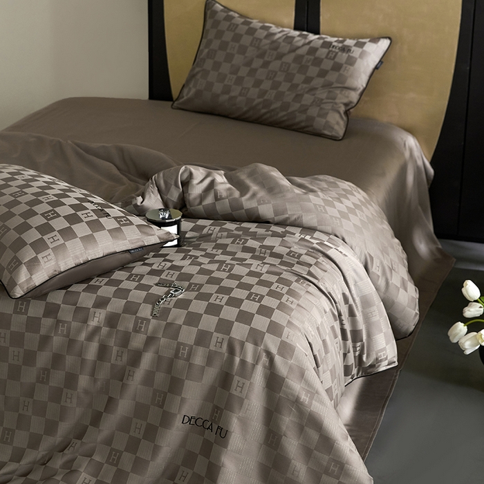 91家纺网 家纺一手货源 找家纺 群鹿蚕丝羽绒馆 2025新款天丝棉提花银线刺绣嵌条麻绳工艺-铂金简奢款四件套 铂金简奢-禾木斑马棕