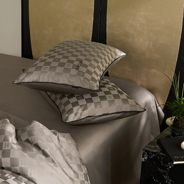 91家纺网 家纺一手货源 找家纺 群鹿蚕丝羽绒馆 2025新款天丝棉提花银线刺绣嵌条麻绳工艺-铂金简奢款四件套 铂金简奢-禾木斑马棕