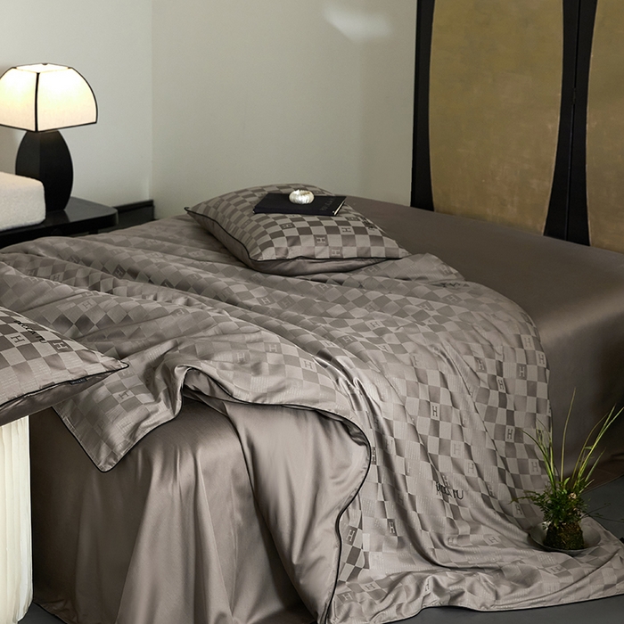 91家纺网 家纺一手货源 找家纺 群鹿蚕丝羽绒馆 2025新款天丝棉提花银线刺绣嵌条麻绳工艺-铂金简奢款四件套 铂金简奢-禾木斑马棕