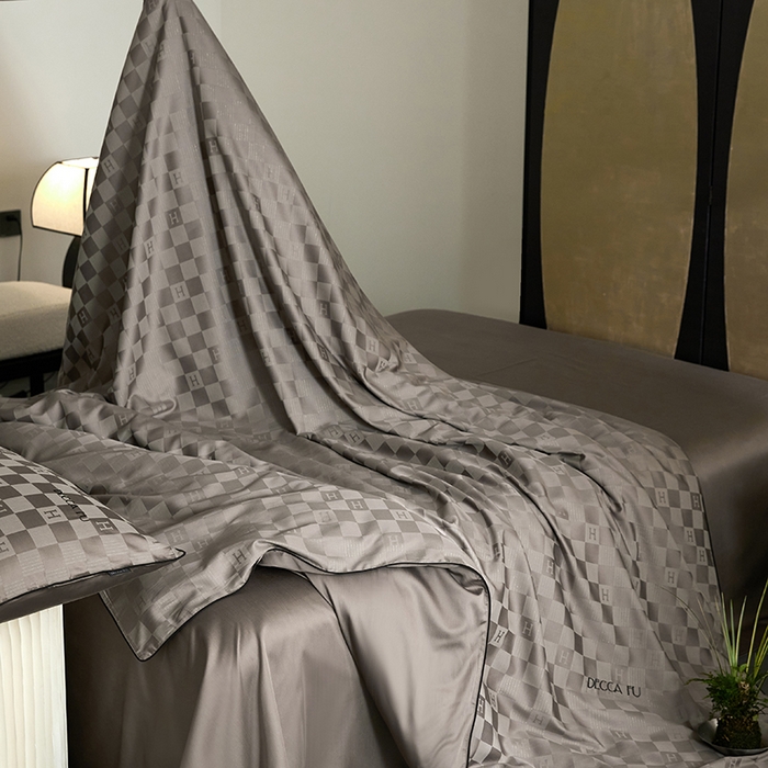 91家纺网 家纺一手货源 找家纺 群鹿蚕丝羽绒馆 2025新款天丝棉提花银线刺绣嵌条麻绳工艺-铂金简奢款四件套 铂金简奢-禾木斑马棕