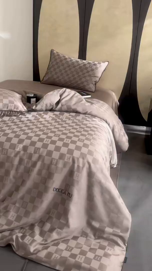 91家纺网 家纺一手货源 找家纺 群鹿蚕丝羽绒馆 2025新款天丝棉提花银线刺绣嵌条麻绳工艺-铂金简奢款四件套 铂金简奢-禾木斑马棕