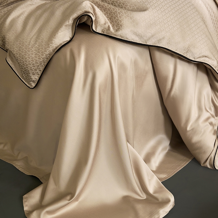 91家纺网 家纺一手货源 找家纺 群鹿蚕丝羽绒馆 2025新款天丝棉提花银线刺绣嵌条麻绳工艺-铂金简奢款四件套 铂金简奢-维奥京华驼