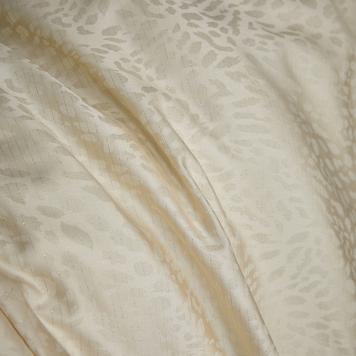 91家纺网 家纺一手货源 找家纺 群鹿蚕丝羽绒馆 2025新款天丝棉提花银线刺绣嵌条麻绳工艺-铂金简奢款四件套 斯科尔-黄白游