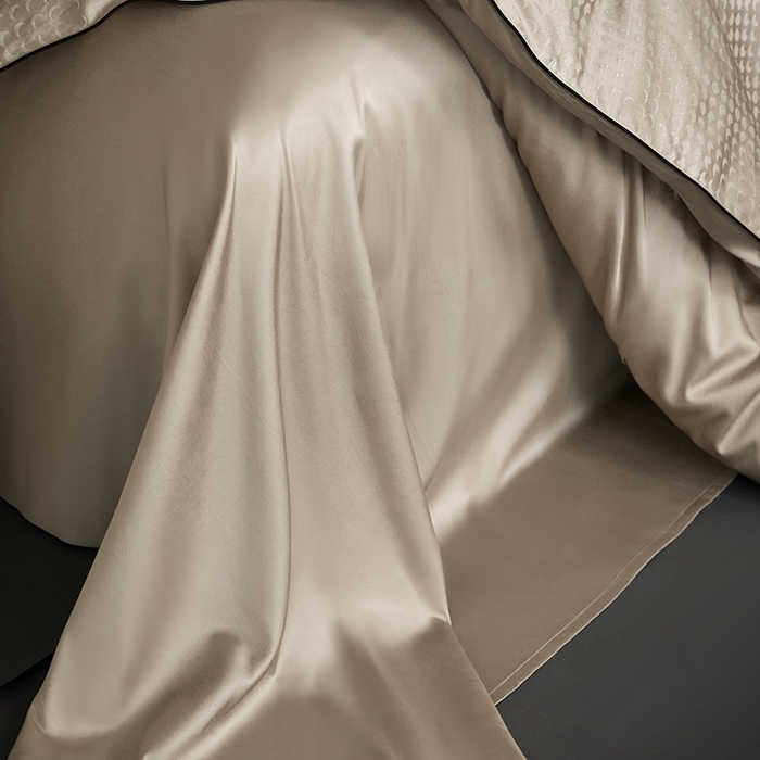 91家纺网 家纺一手货源 找家纺 群鹿蚕丝羽绒馆 2025新款天丝棉提花银线刺绣嵌条麻绳工艺-铂金简奢款四件套 弦月-京华驼