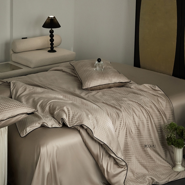 91家纺网 家纺一手货源 找家纺 群鹿蚕丝羽绒馆 2025新款天丝棉提花银线刺绣嵌条麻绳工艺-铂金简奢款四件套 弦月-京华驼