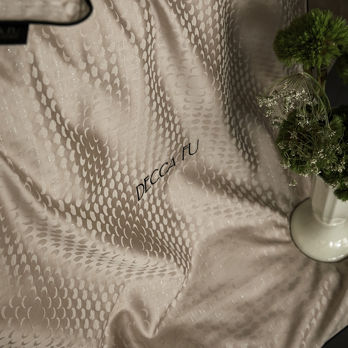 91家纺网 家纺一手货源 找家纺 群鹿蚕丝羽绒馆 2025新款天丝棉提花银线刺绣嵌条麻绳工艺-铂金简奢款四件套 弦月-京华驼