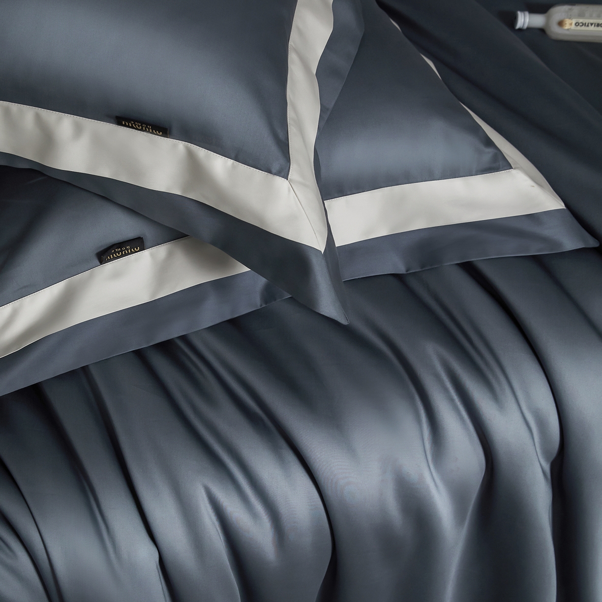 91家纺网 家纺一手货源 找家纺 （总）群鹿蚕丝羽绒馆 2025新款A类100支全棉高支高密带边双拼角四件套-幻境系列