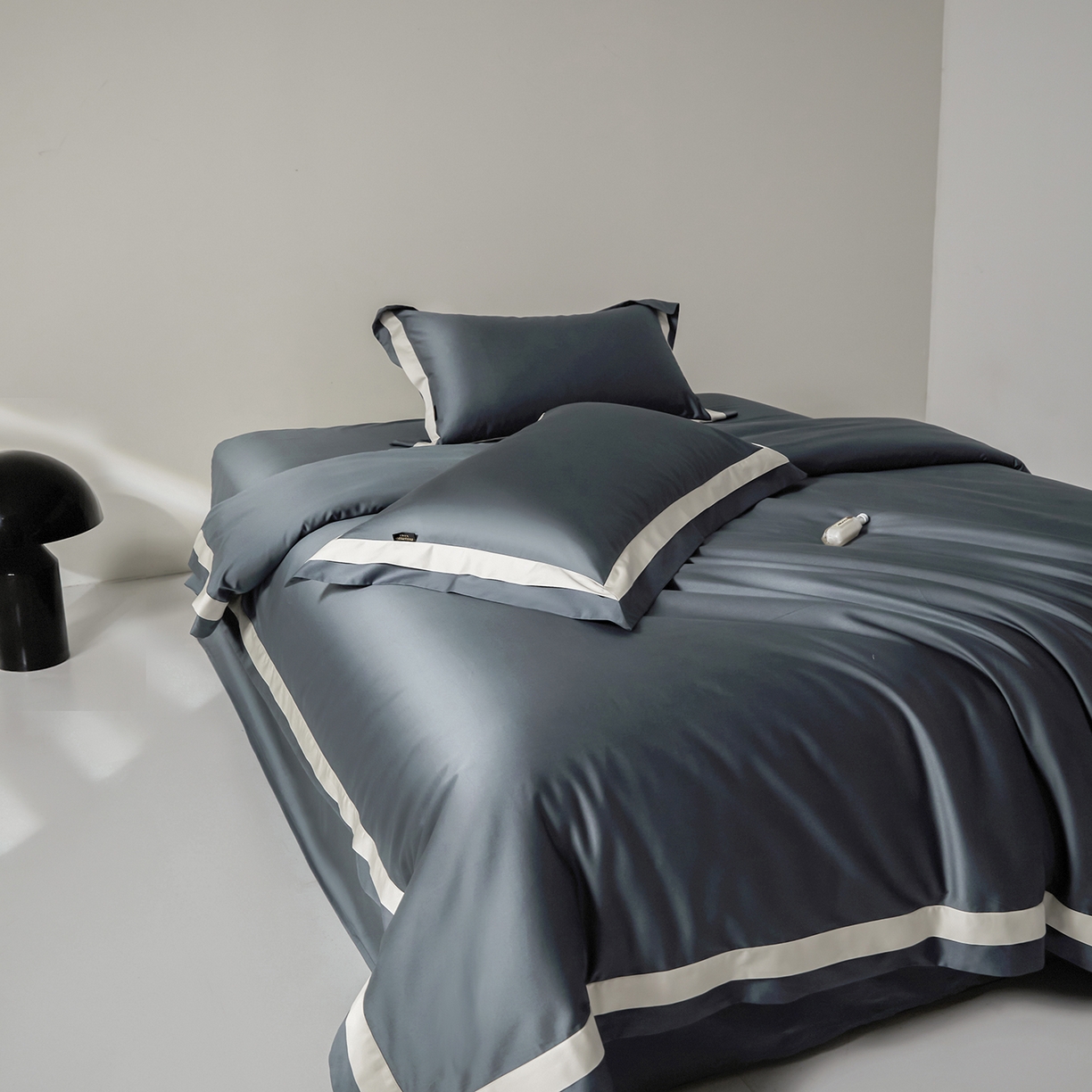 91家纺网 家纺一手货源 找家纺 群鹿蚕丝羽绒馆 2025新款A类100支全棉高支高密带边双拼角四件套-幻境系列 幻境-Lm008高级灰