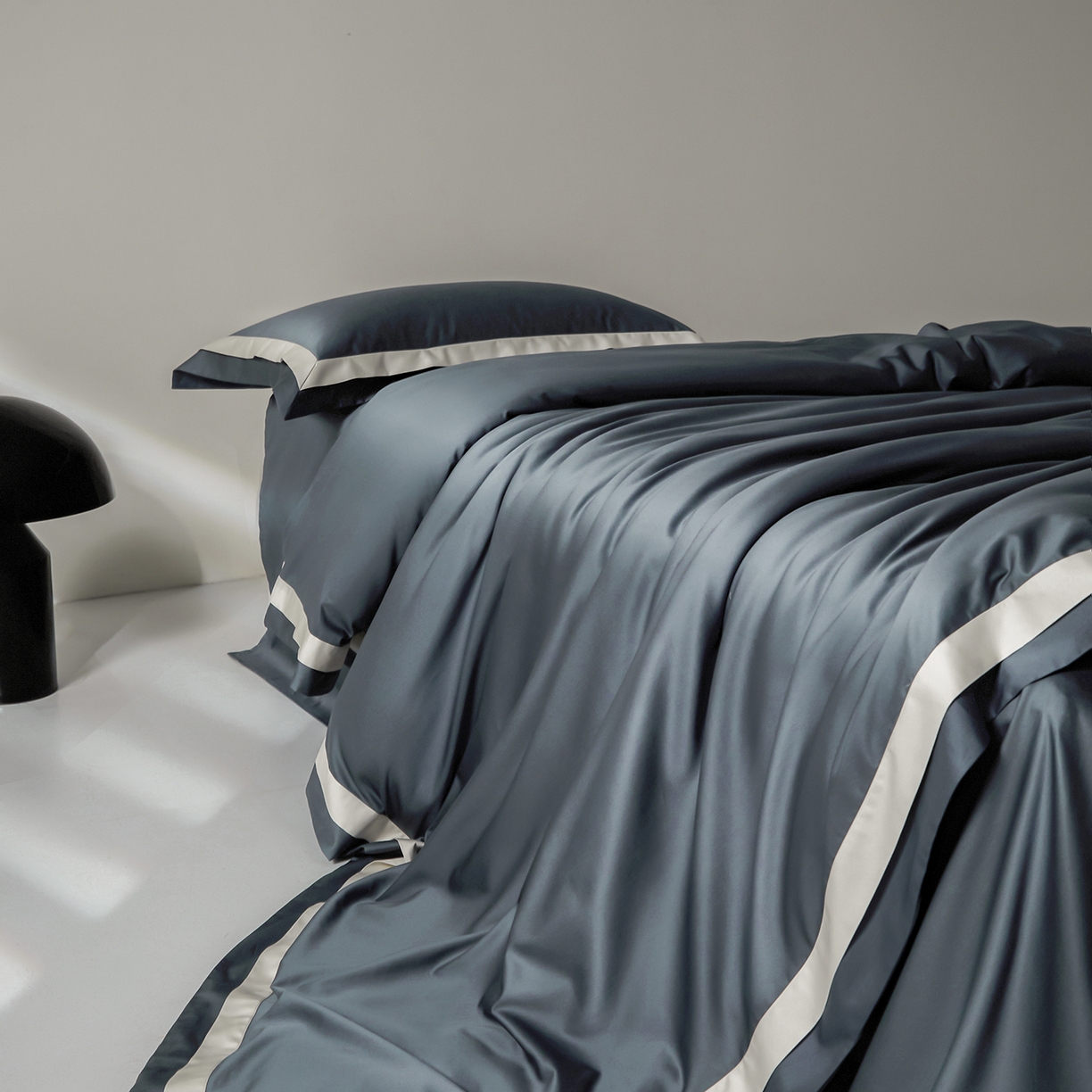 91家纺网 家纺一手货源 找家纺 群鹿蚕丝羽绒馆 2025新款A类100支全棉高支高密带边双拼角四件套-幻境系列 幻境-Lm008高级灰