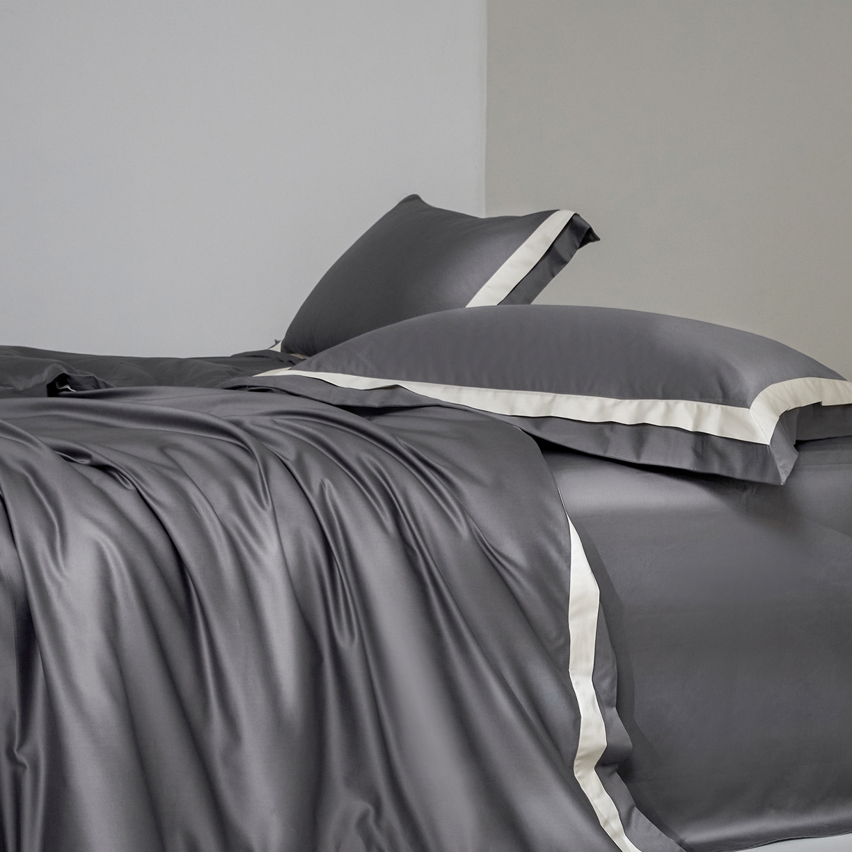 91家纺网 家纺一手货源 找家纺 群鹿蚕丝羽绒馆 2025新款A类100支全棉高支高密带边双拼角四件套-幻境系列 幻境-Lm029帝都灰