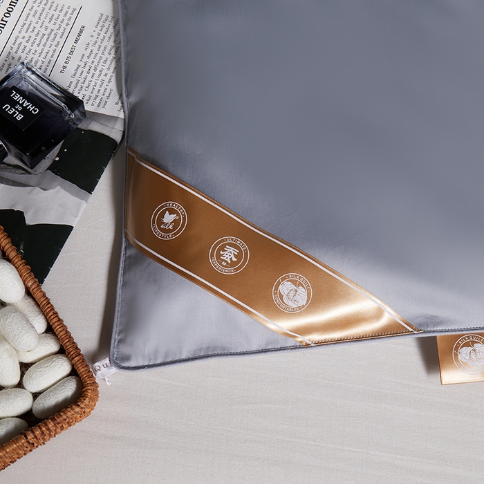 91家纺网 家纺一手货源 找家纺 群鹿蚕丝羽绒馆 【柞蚕丝填充可质检】2025新款长绒棉高支纯色蚕丝被可自由组合子母被 高级灰